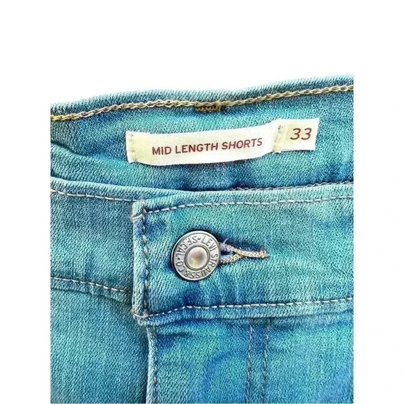 WOMEN’S LEVI’S MID-LENGTH SHORTS•MEDIUM WASH DENIM•NICE STRETCH• - Picture 3 of 8